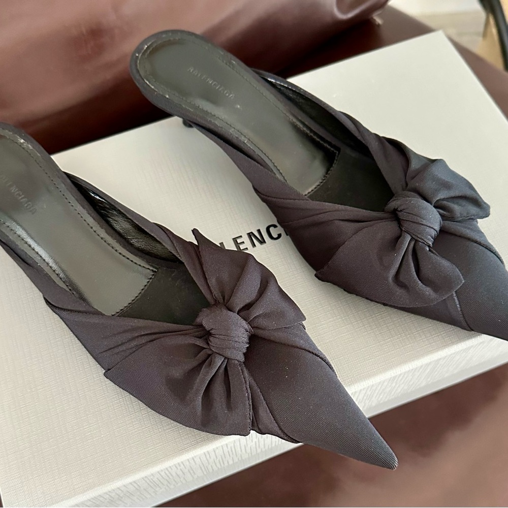 Balenciaga Jet Black Knotted Pointed-Toe Kitten Heel size 5.5 but will fit a 6. - Picture 6 of 13